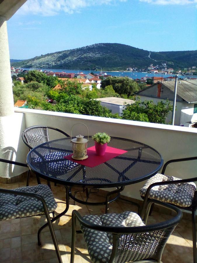 Apartment Silvija Vinišće Exterior foto